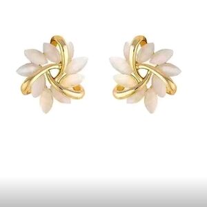 Elegant Gold and Cream Earrings New!